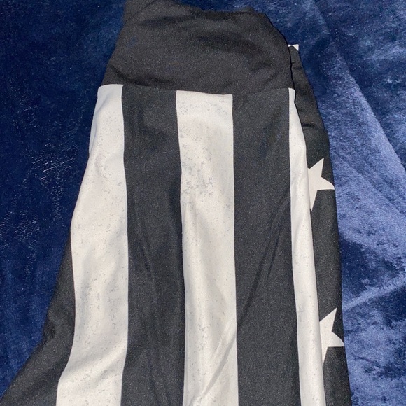 Black and White Leggings - Picture 5 of 7